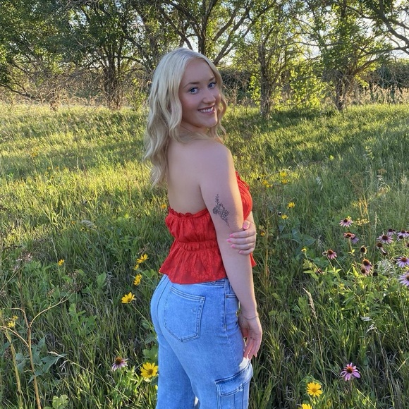 Meet your Posher, Kayla - Picture 1 of 1